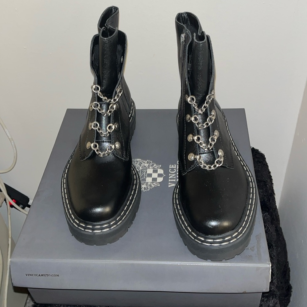 Women size 10M Black Silver Chain Laced boot